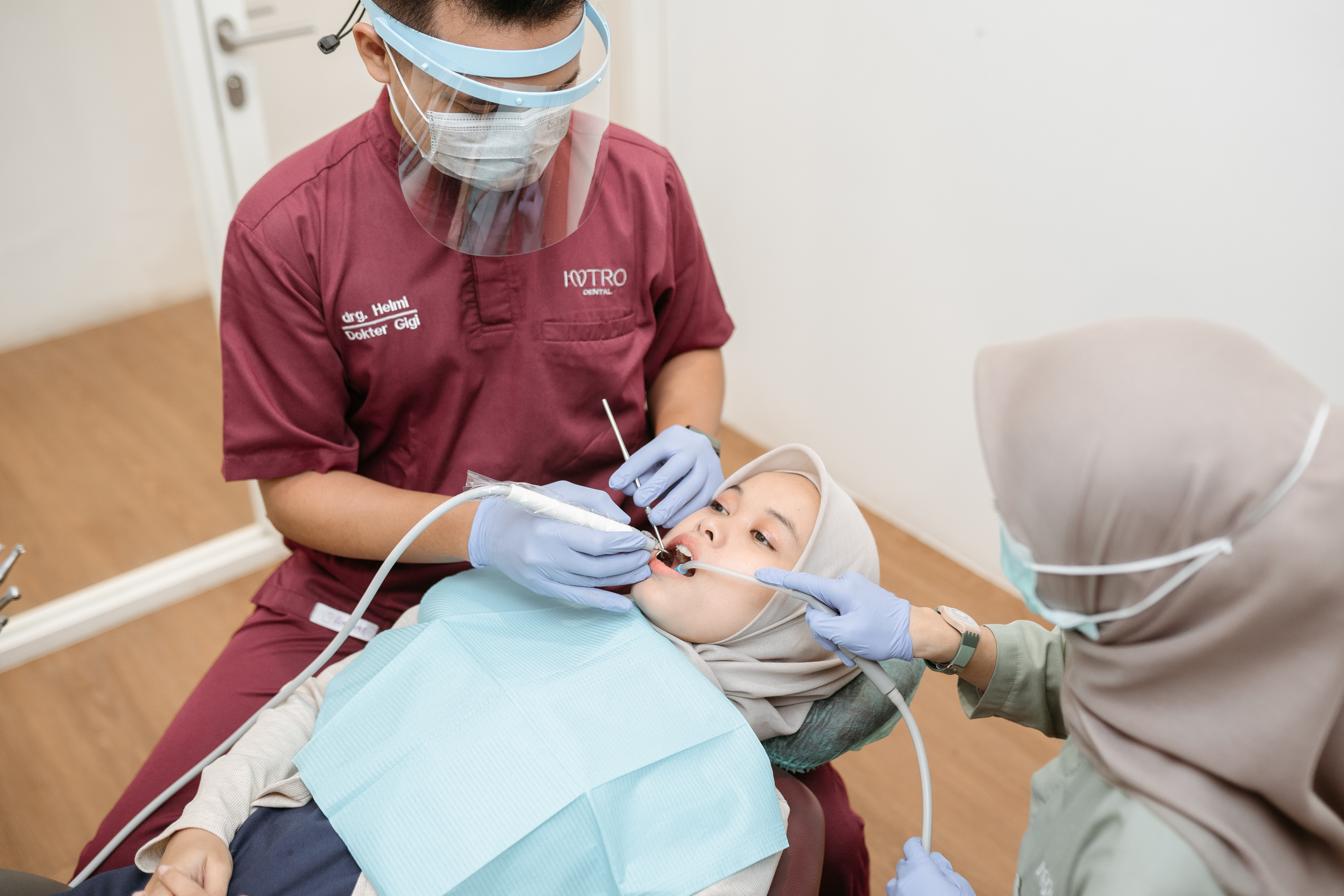 Aplikasi Gel Pemutih & Aktivasi